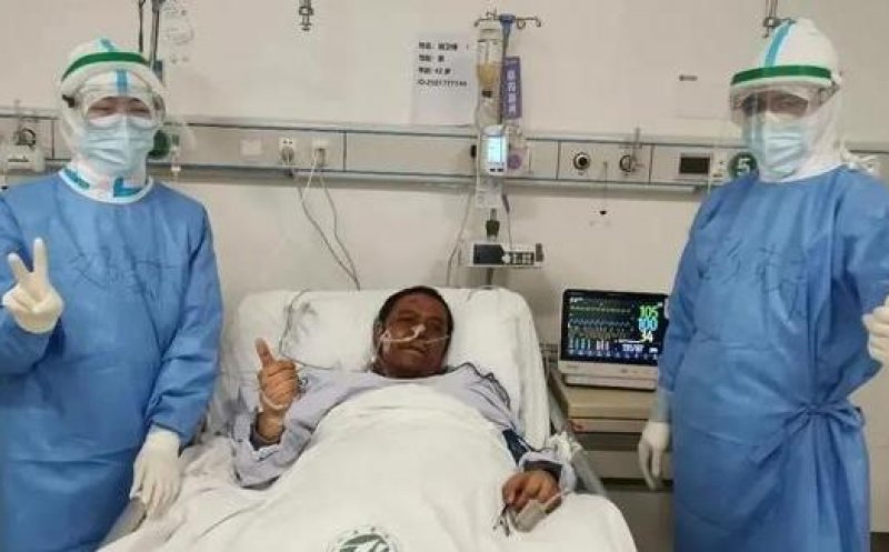 Val de furie în China după ce medicul din Wuhan a cărui piele şi-a schimbat peste noapte culoarea a murit de coronavirus