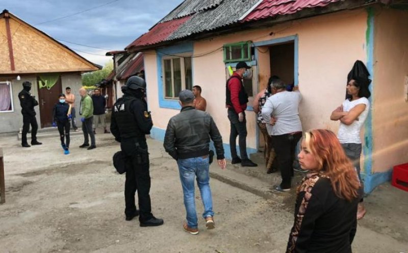 Sclavagism în Maramureș! Bătuți, înfometaţi, ţinuţi în grajd cu animalele