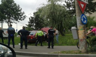 Ieșire în decor, în sensul giratoriu de pe Calea Mănăștur / Două persoane rănite