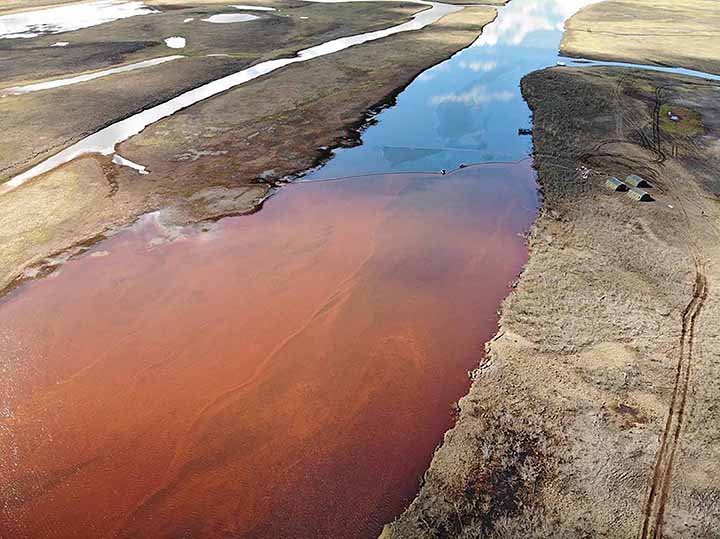 Dezastru ecologic în Siberia. 20.000 de tone de motorină s-au scurs într-un râu