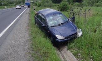 Accident la Izvoru Crișului. Un șofer a intrat cu mașina într-o autoutilitară