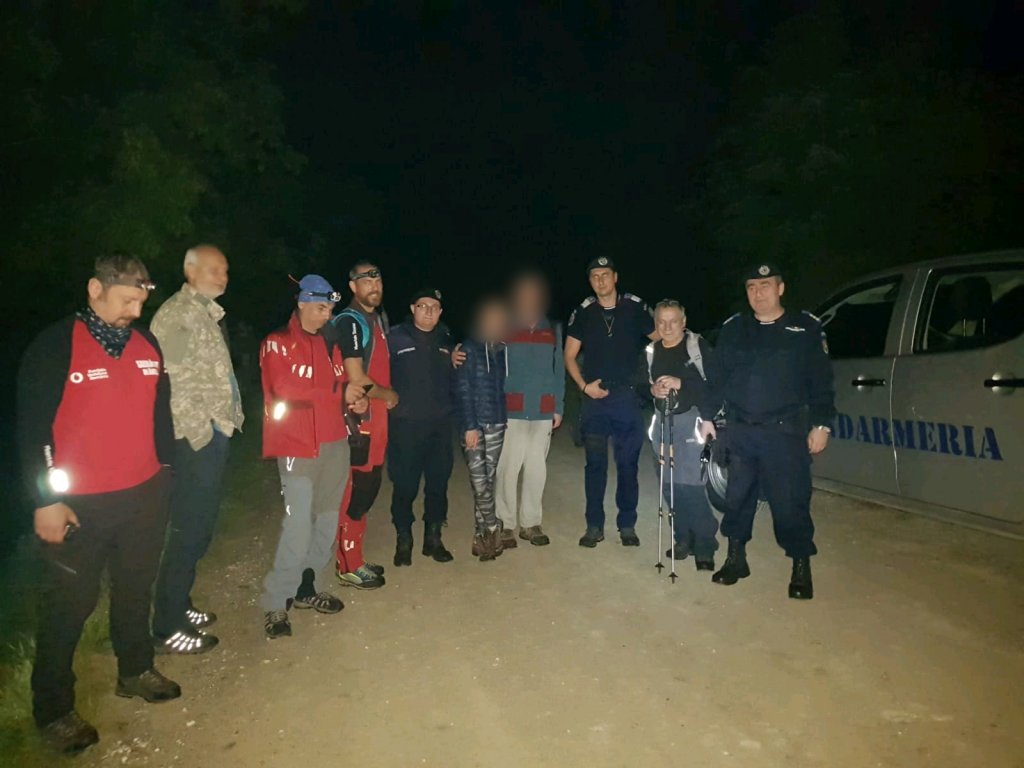 Tineri din Cluj, salvaţi de jandarmi după ce s-au rătăcit la munte