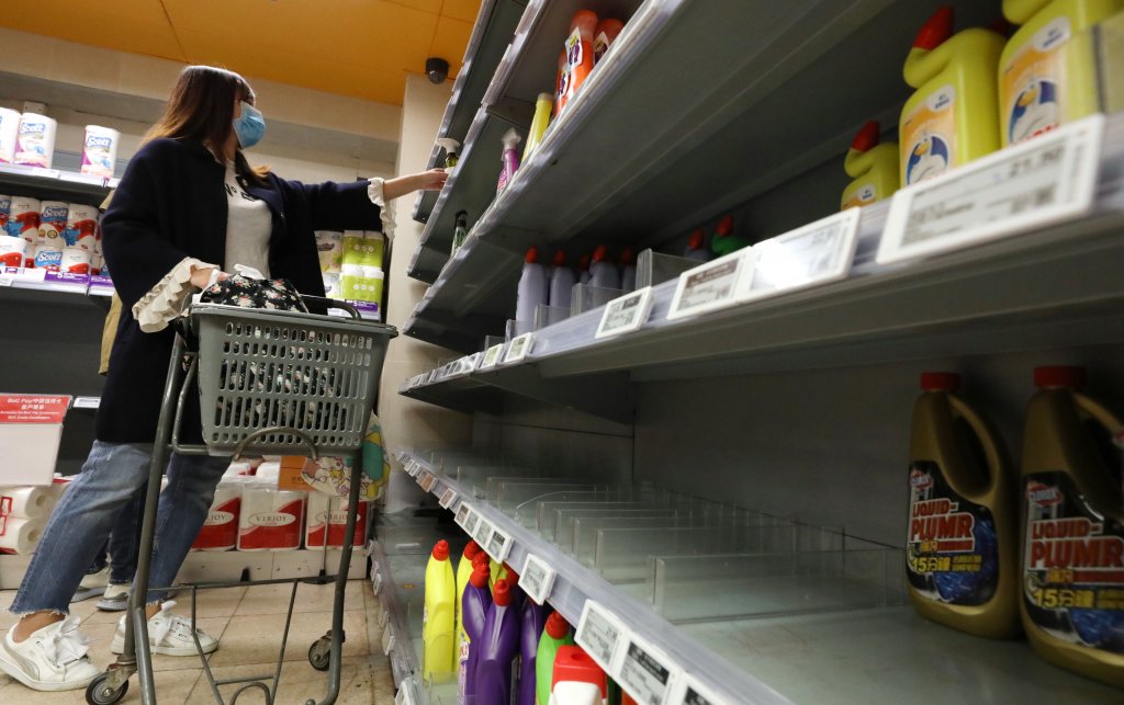 Unii americani ingerează dezinfectanţi de uz casnic, inclusiv înălbitori. Ei cred că aşa pot preveni infectarea cu COVID-19