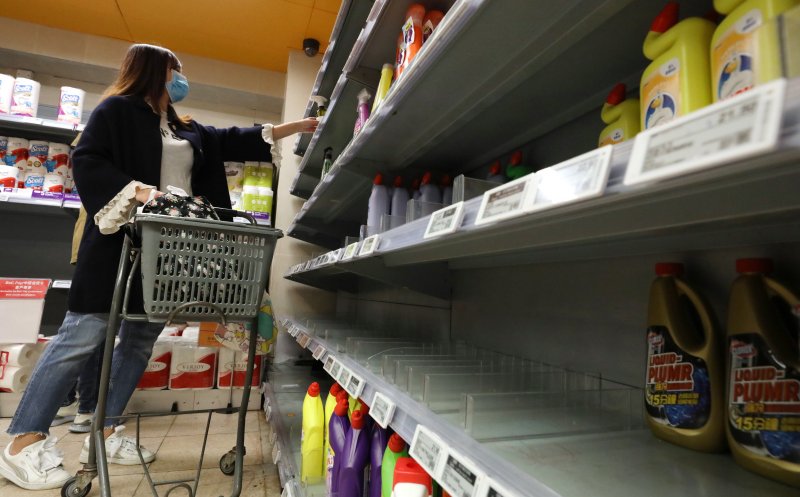 Unii americani ingerează dezinfectanţi de uz casnic, inclusiv înălbitori. Ei cred că aşa pot preveni infectarea cu COVID-19