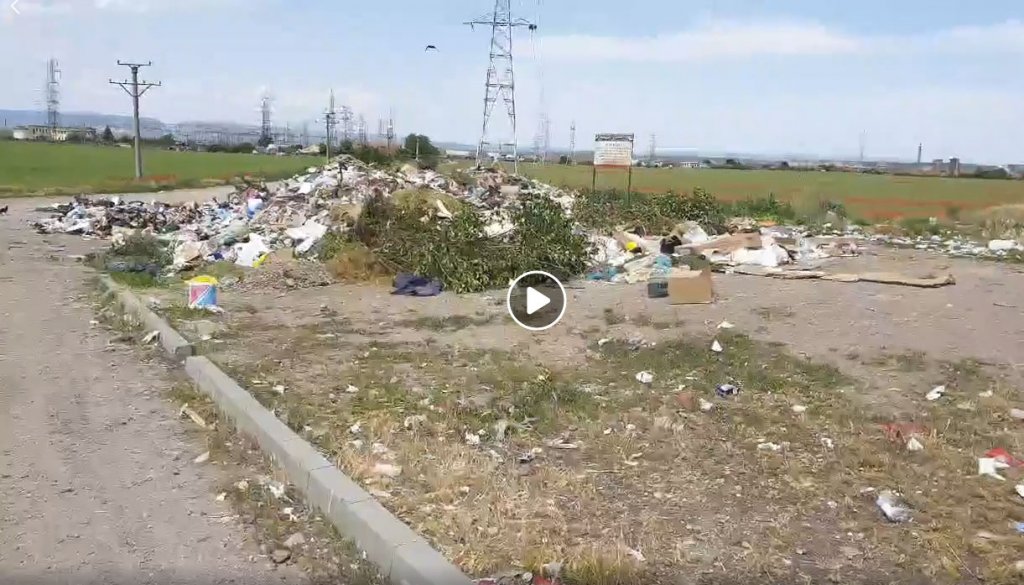 Probleme cu gunoiul la Câmpia Turzii. A răsărit o rampă de gunoi clandestină la marginea oraşului