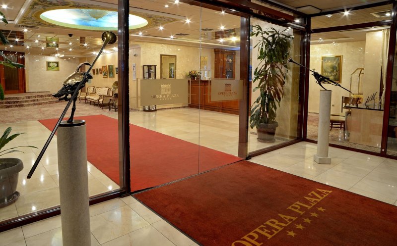 Opera Plaza experimentează hotelul fără recepționer
