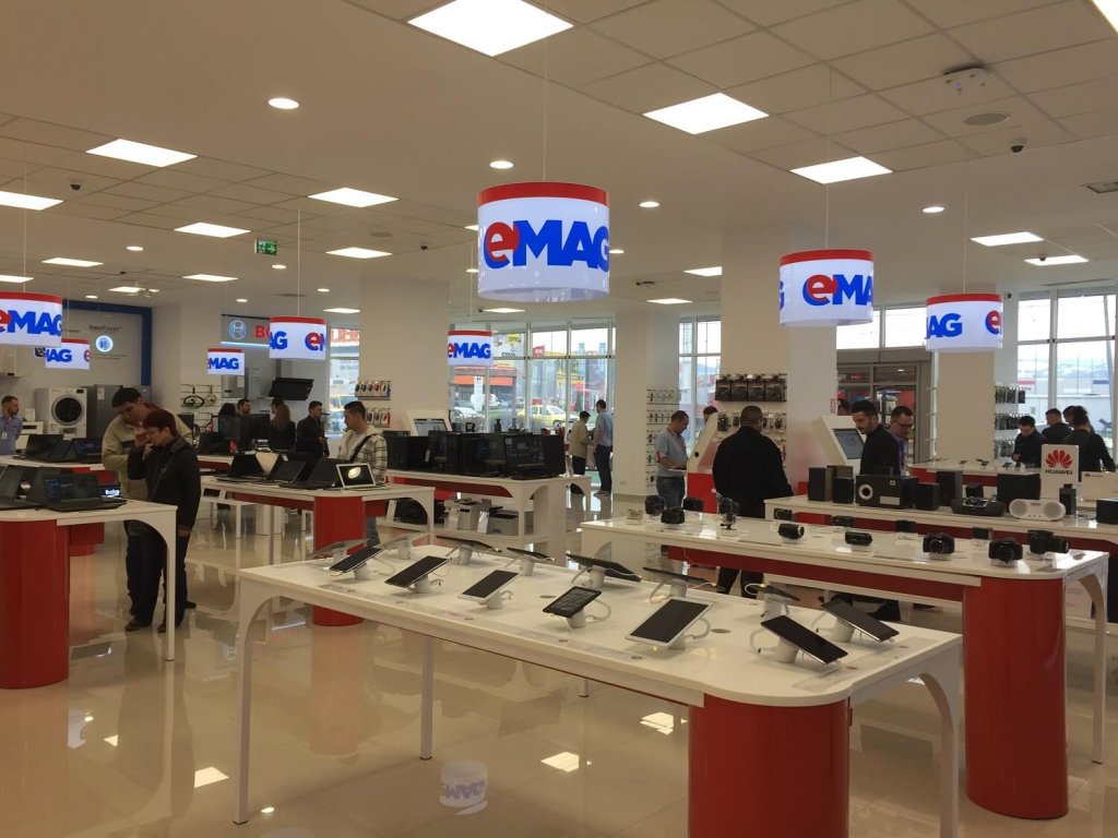 Emag introduce abonamentul la Cluj. Livrare gratuită, a doua zi