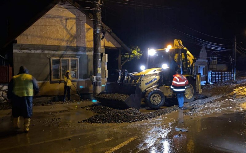 Prăpăd după furtună în Cluj. Drumuri inundate, copaci rupți