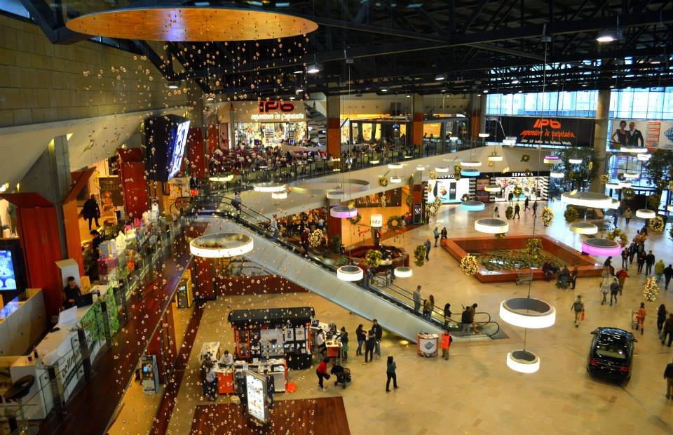 Astăzi se redeschid mall-urile. Lista restricţiilor ridicate din 15 iunie