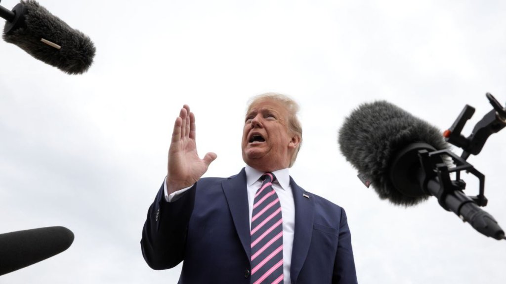 Trump critică decizia autorităţilor medicale americane de a scoate hidroxiclorochina din tratamentul anti-Covid-19