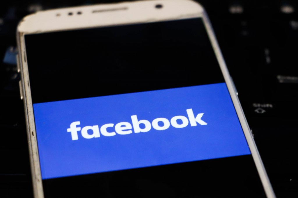 Facebook a eliminat sute de conturi ale extremiştilor din SUA care promovau ura şi violenţa