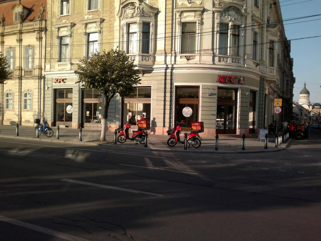 Alți cinci ani în centrul Clujului! Ce chirii plătesc KFC și Panemar pentru spaţiile primăriei