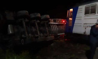Accident pe calea ferată. TIR lovit de trenul Sighetu Marmaţiei – Cluj-Napoca