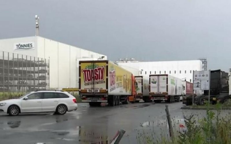 Peste 600 de români care lucrează la un abator în Germania, depistați cu coronavirus