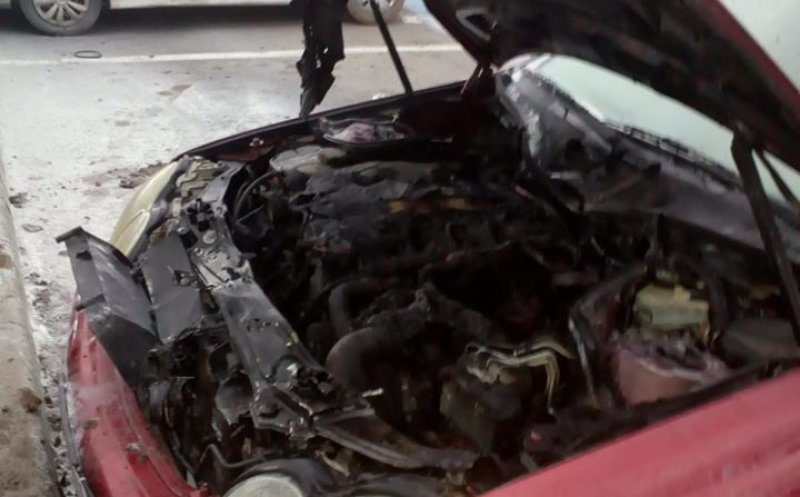 Incendiu auto în parcarea Vivo