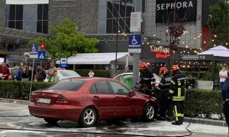 Incendiu auto în parcarea Vivo