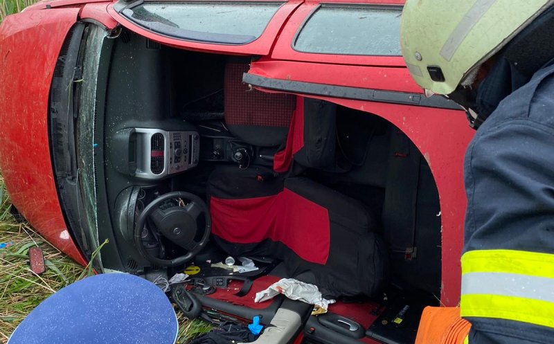 Accident Cluj: O tânără a ajuns la spital după ce s-a răsturnat cu mașina lângă Mărtinești