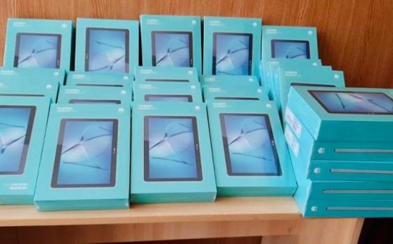Tablete și wi-fi gratuit pentru copiii din comunitatea de la Pata Rât