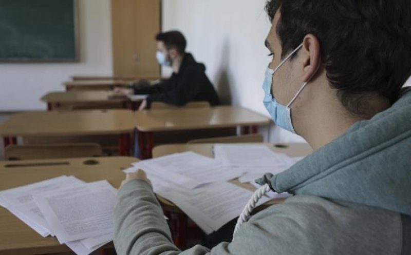 105 candidați la proba obligatorie a profilului de la bac, eliminați pentru că au încercat să copieze