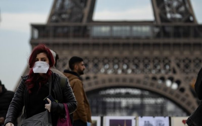 Turnul Eiffel se deschide azi. Turiştii trebuie să urce pe scări