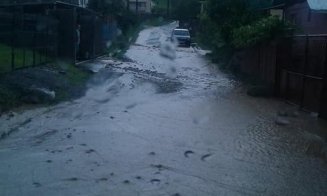 Viitură puternică în Tăuți! Un drum și mai multe gospodării au fost acoperite cu noroi și apă