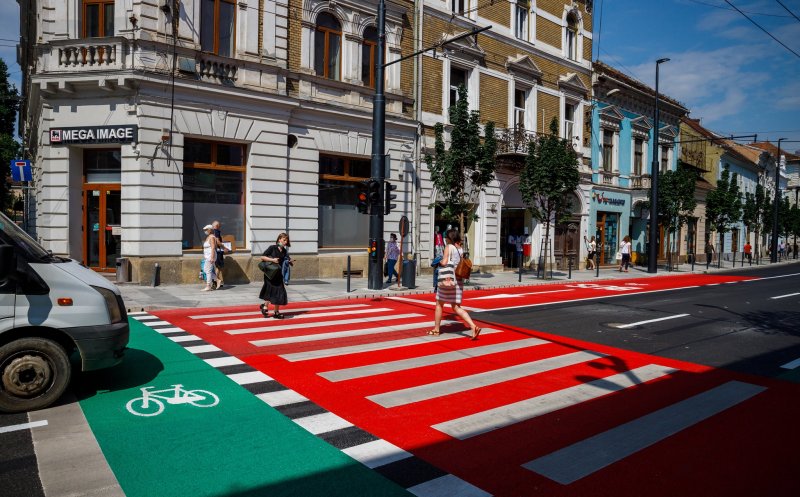 Ziua de Cluj | Ferdinand, cu marcajele complete, benzi roşii de bus şi  piste de biciclete verzi