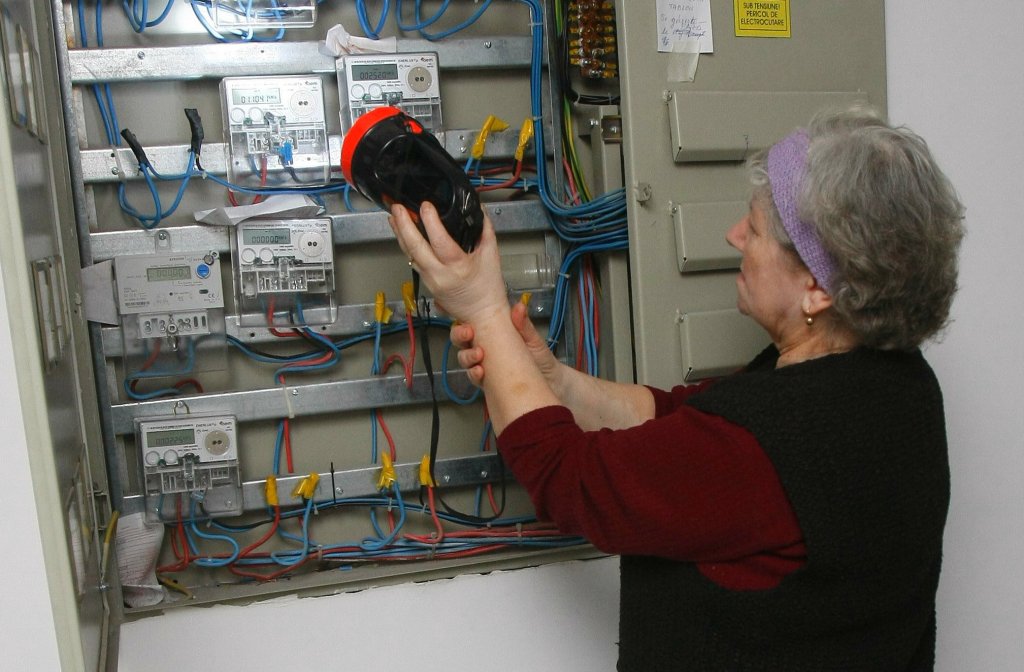 Scade tariful la energie electrică pentru populaţie cu 1,89% din 1 iulie