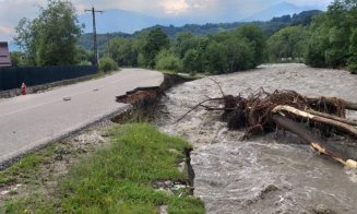 Drum blocat în localitatea Sâncraiu, judeţul Cluj. Circulaţia, deviată prin localitate