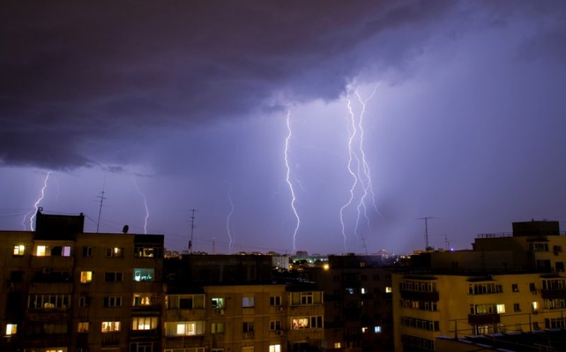 Cod galben de instabilitate atmosferică accentuată pentru jumătate din ţară