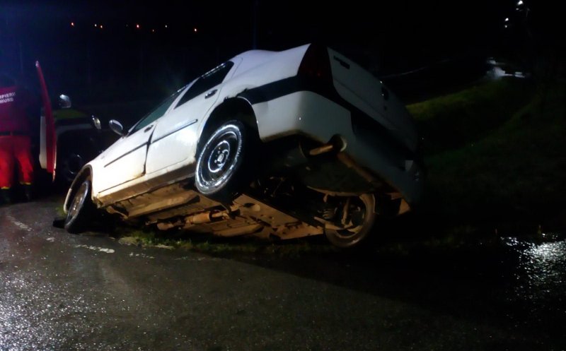 Accidentele s-au ţinut în lanţ pe şoselele Clujului astă noapte