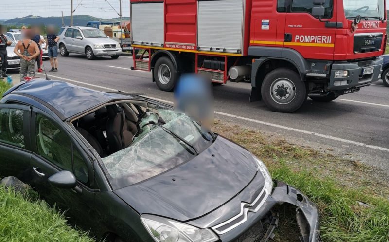 Mașină-n șanț lângă Iclod. O femeie a ajuns la spital