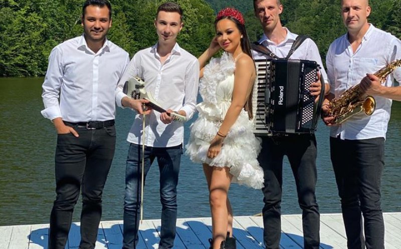 Ziua de Cluj | Vlăduţa Lupău, la filmări pe ponton la Tarniţa cu orchestra  şi invitaţi, în ziua în care poliţi a făcut controale