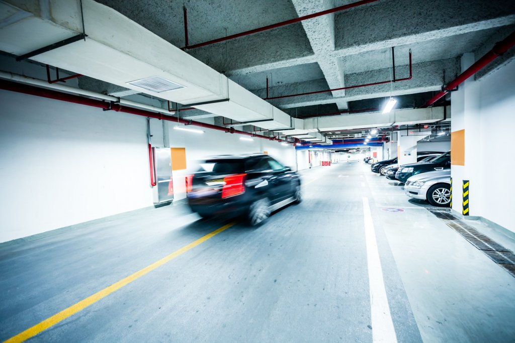 1 din 3 clienți vor abonament de parcare în mall. Taxa pe oră revine în Iulius Cluj
