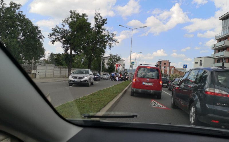 Adolescent cu trotinetă, lovit de mașină pe Turzii. Pe trecere