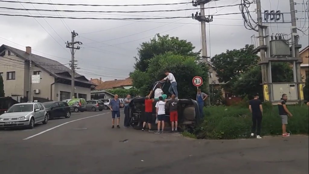 Tânăr drogat din Cluj, implicat într-un accident la Reghin
