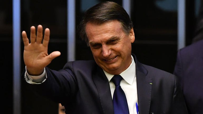 Preşedintele Braziliei, aprigul contestatar al coronavirusului, dus la spital cu simptome de COVID-19