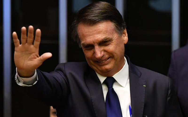 Preşedintele Braziliei, aprigul contestatar al coronavirusului, dus la spital cu simptome de COVID-19