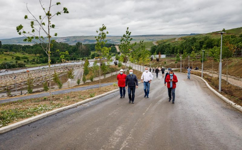 Cimitir în stil american la Cluj. Boc, în vizită de lucru