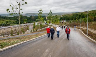 Cimitir în stil american la Cluj. Boc, în vizită de lucru