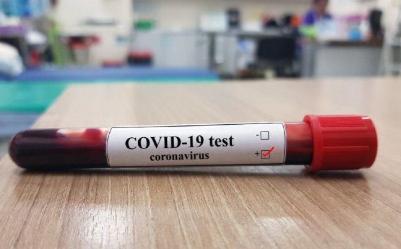 Testat pozitiv cu SARS-CoV2, tuşeşte, are febră, dar medicii îi spun să stea acasă. Nu mai sunt locuri în spitale?