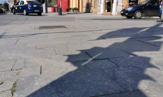 Se duc pe apa Sâmbetei trotuarele din centrul Oraşului Comoară?