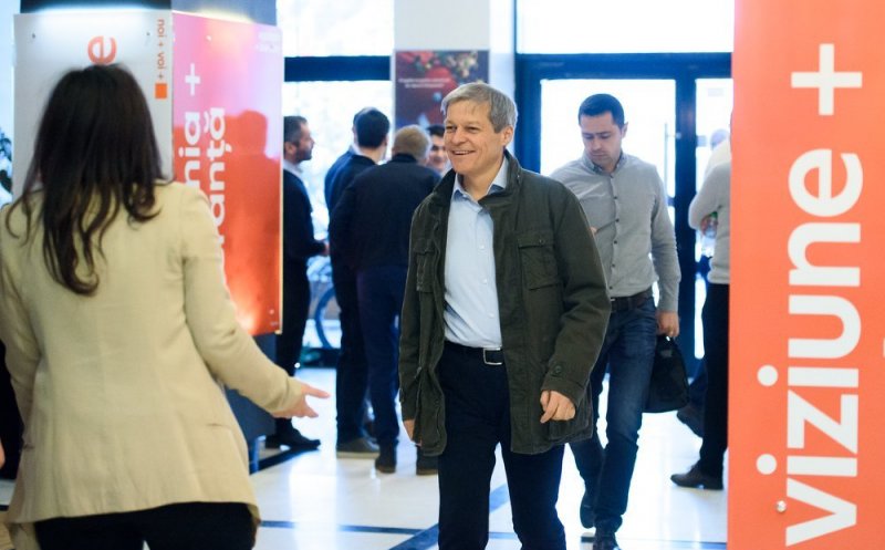 Fostul premier Cioloș, "debarcat" din TAROM la București, pe ruta Bruxelles – Cluj