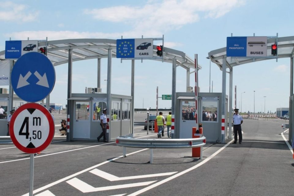 Ungaria bagă românii în carantină. De miercuri