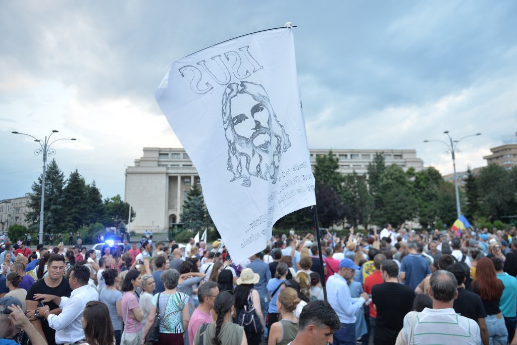 Protestul din Piaţa Victoriei de ieri s-a lăsat cu amenzi în valoare de 16.500 de lei