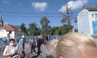 Clujeni preferă să stea la coadă la Casa de Pensii. Procedurile stufoase de pe internet îi descurajează