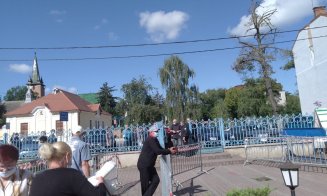 Clujeni preferă să stea la coadă la Casa de Pensii. Procedurile stufoase de pe internet îi descurajează