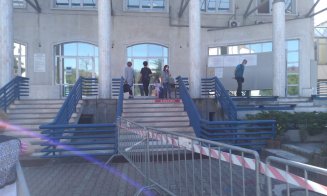 Clujeni preferă să stea la coadă la Casa de Pensii. Procedurile stufoase de pe internet îi descurajează