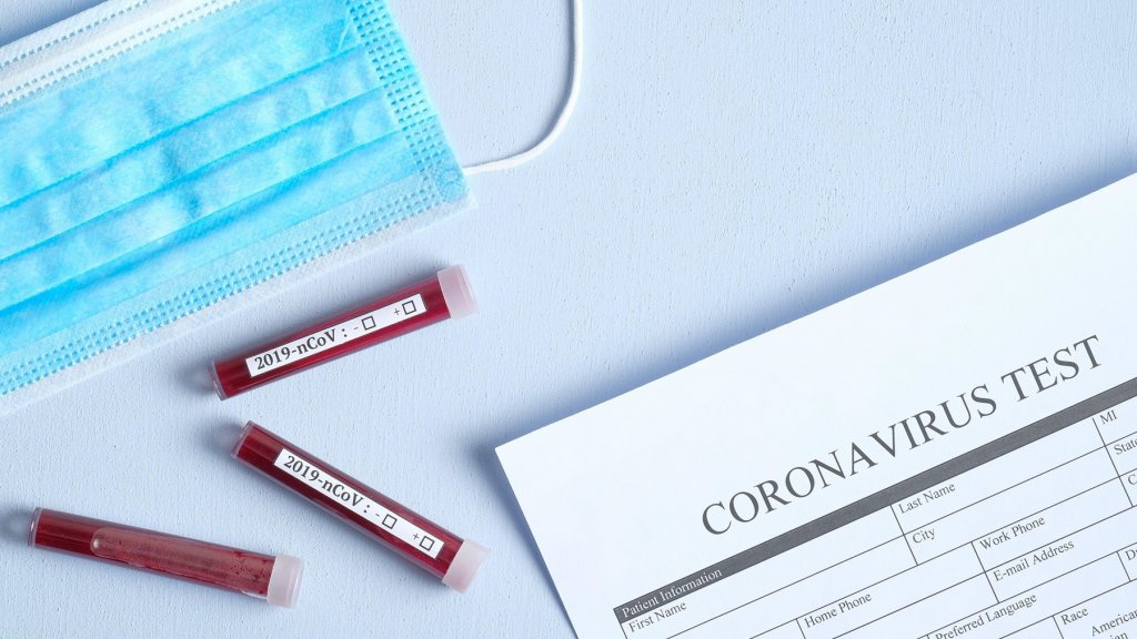 Testaţi pozitiv la COVID-19 după ce și-au făcut testele pentru a pleca în vacanță în străinătate