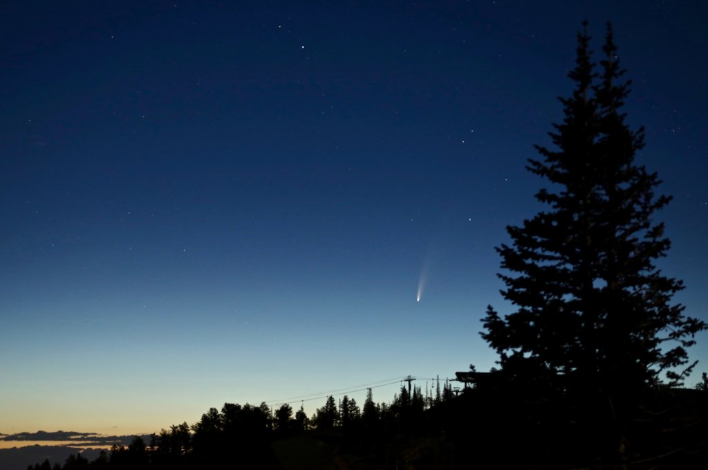 Cometa Neowise poate fi văzută cu ochiul liber pe cerul României