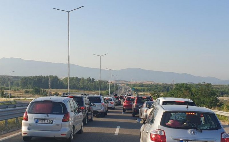 Turiştii întorşi la graniţa cu Grecia. Măsura testului COVID-19 obligatoriu s-a aplicat de la miezul nopții, nu de la 6 dimineața
